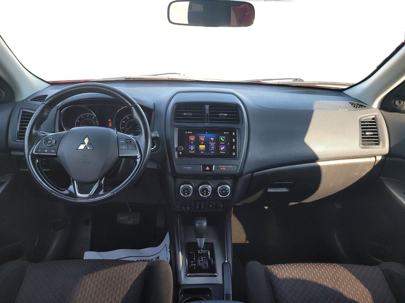 Mitsubishi Outlander Sport Vehicle Full-screen Gallery Image 14