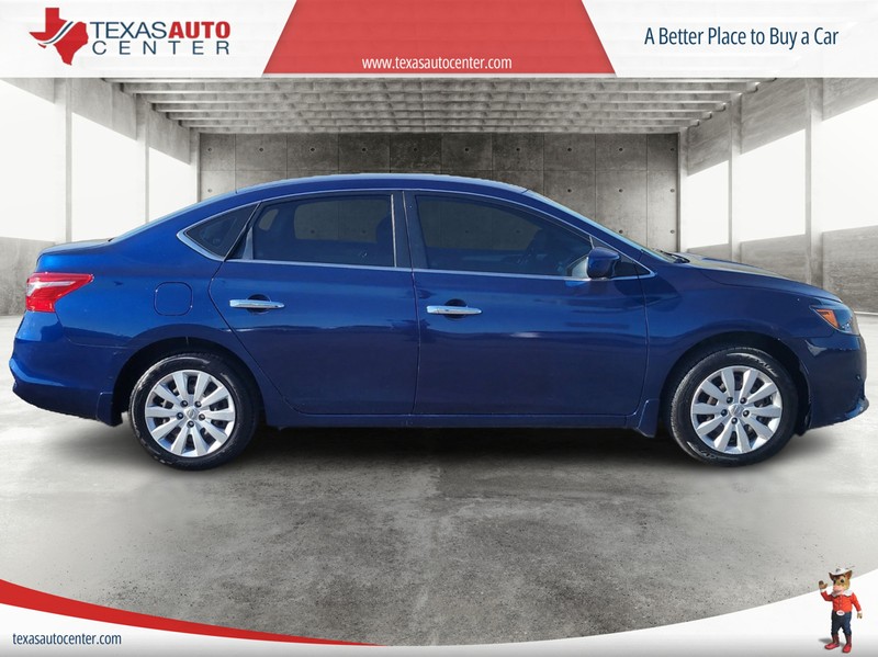 Nissan Sentra Vehicle Full-screen Gallery Image 4