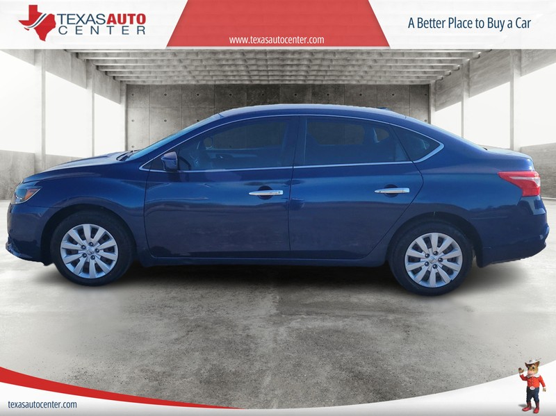 Nissan Sentra Vehicle Full-screen Gallery Image 5