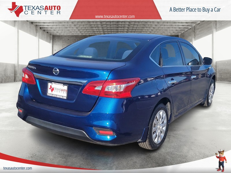 Nissan Sentra Vehicle Full-screen Gallery Image 7