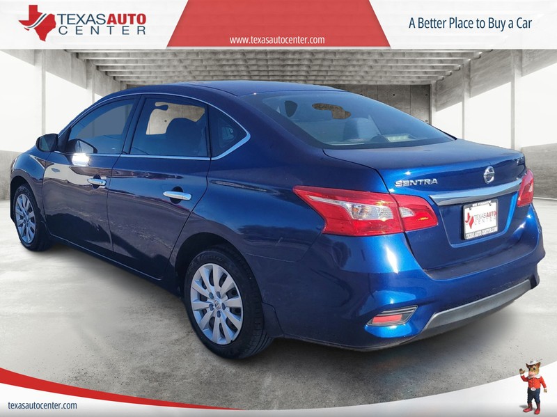 Nissan Sentra Vehicle Full-screen Gallery Image 8