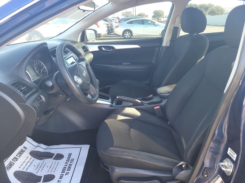 Nissan Sentra Vehicle Full-screen Gallery Image 9