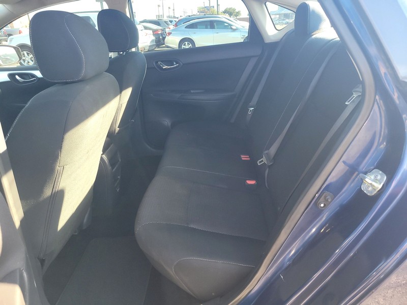 Nissan Sentra Vehicle Full-screen Gallery Image 10