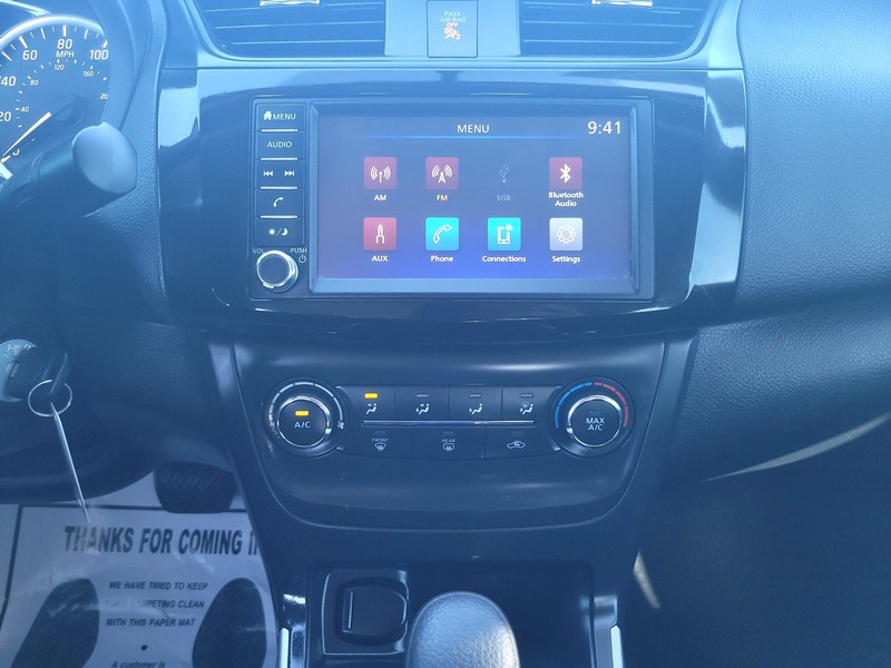 Nissan Sentra Vehicle Full-screen Gallery Image 11