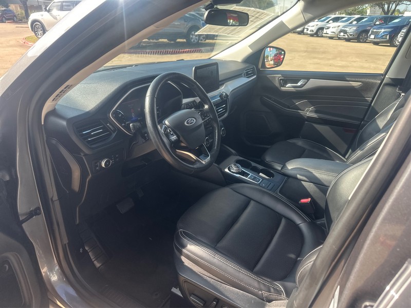 Ford Escape Vehicle Full-screen Gallery Image 9