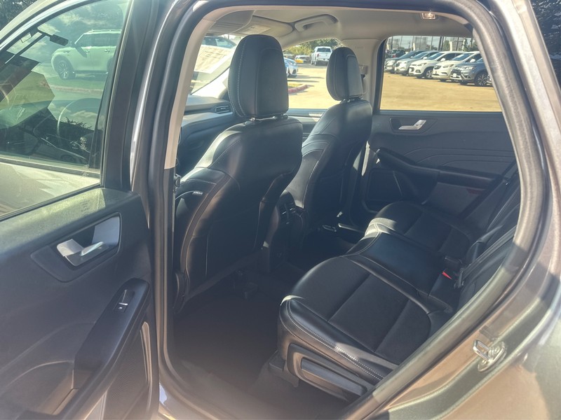 Ford Escape Vehicle Full-screen Gallery Image 10