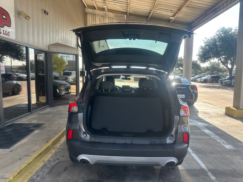 Ford Escape Vehicle Full-screen Gallery Image 11