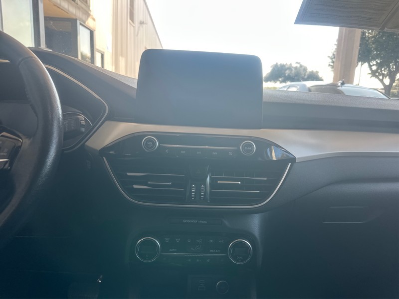 Ford Escape Vehicle Full-screen Gallery Image 12