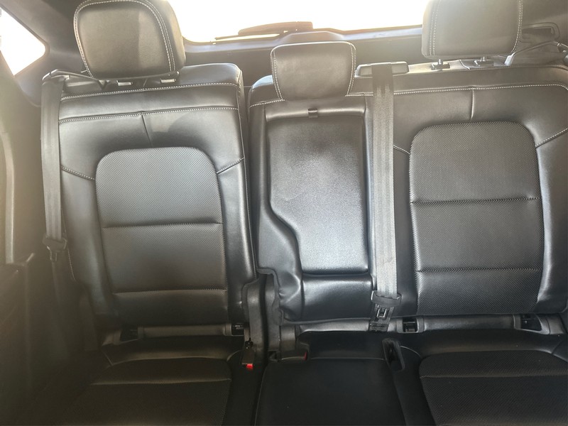 Ford Escape Vehicle Full-screen Gallery Image 13