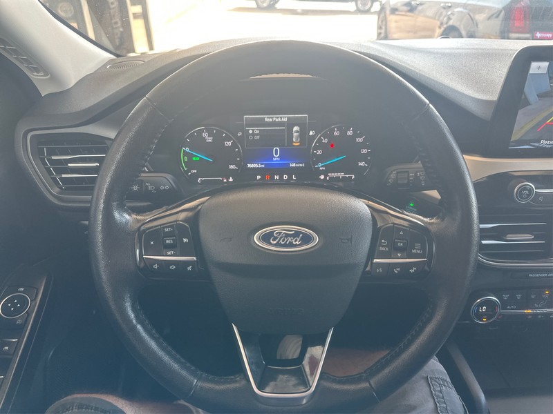 Ford Escape Vehicle Full-screen Gallery Image 14