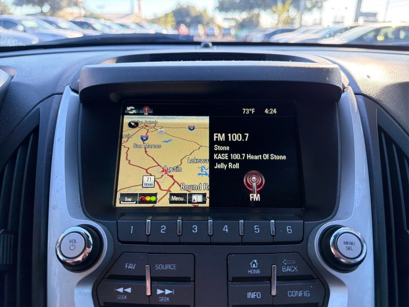 Chevrolet Equinox Vehicle Full-screen Gallery Image 17