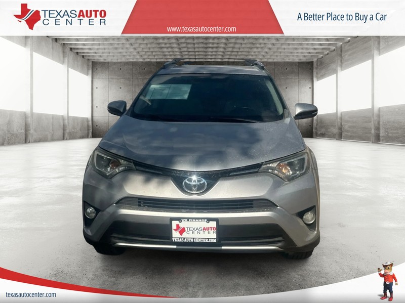 Toyota RAV4 Vehicle Full-screen Gallery Image 3