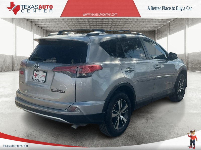 Toyota RAV4 Vehicle Full-screen Gallery Image 7