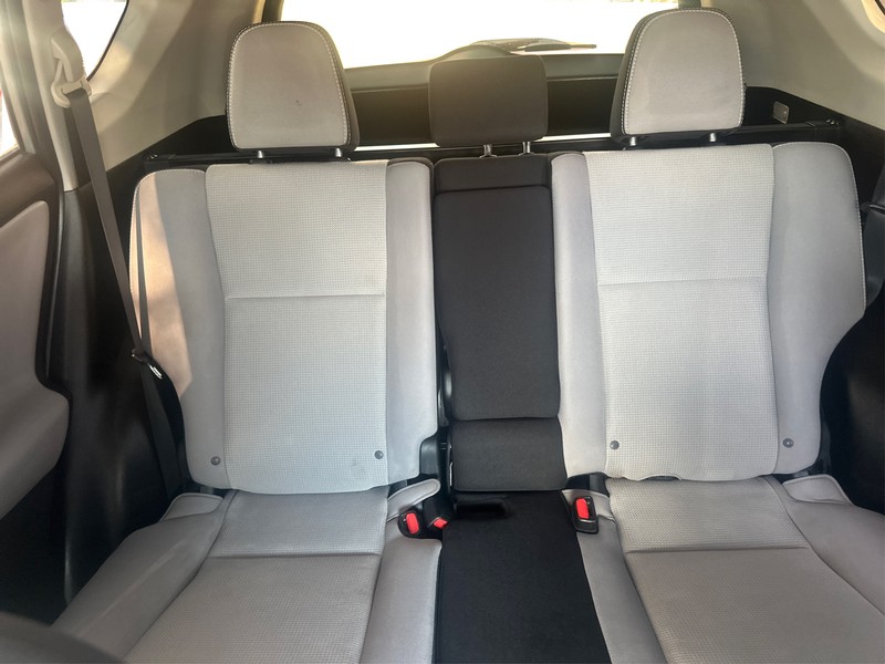 Toyota RAV4 Vehicle Full-screen Gallery Image 13