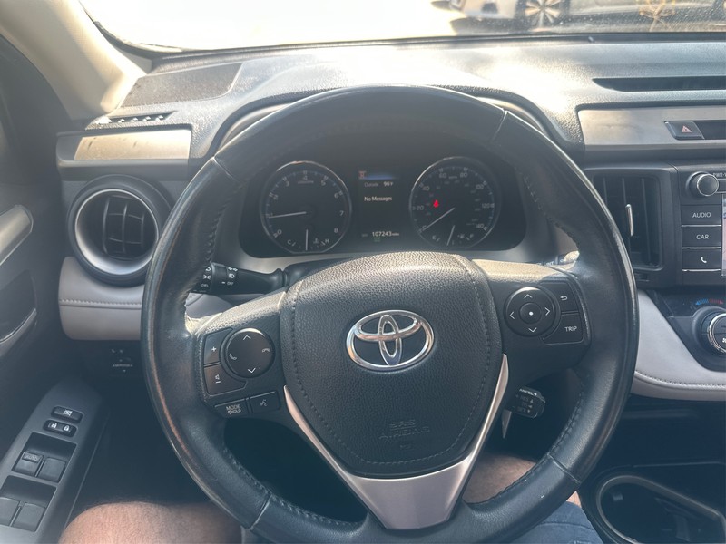 Toyota RAV4 Vehicle Full-screen Gallery Image 14