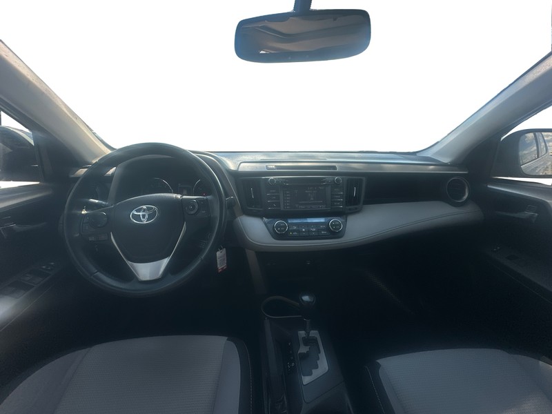 Toyota RAV4 Vehicle Full-screen Gallery Image 15