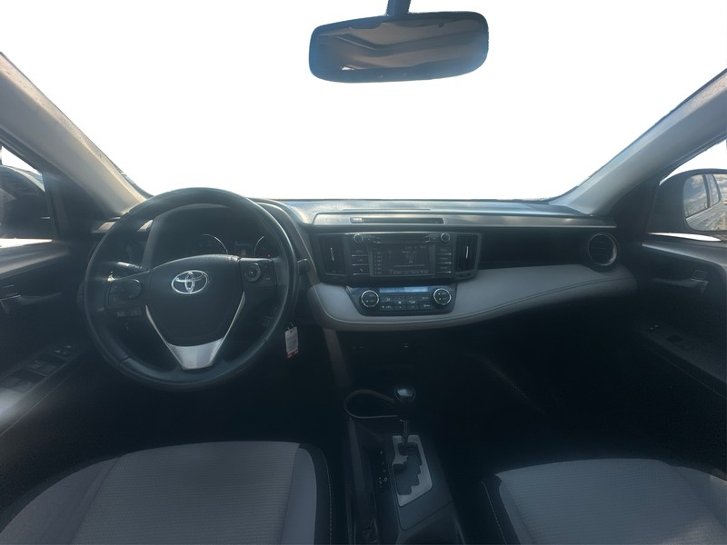 Toyota RAV4 Vehicle Full-screen Gallery Image 16