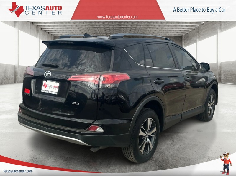 Toyota RAV4 Vehicle Full-screen Gallery Image 6