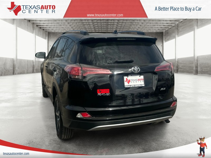 Toyota RAV4 Vehicle Full-screen Gallery Image 7