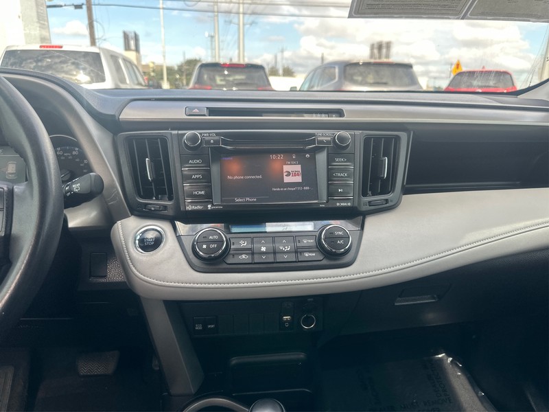 Toyota RAV4 Vehicle Full-screen Gallery Image 11