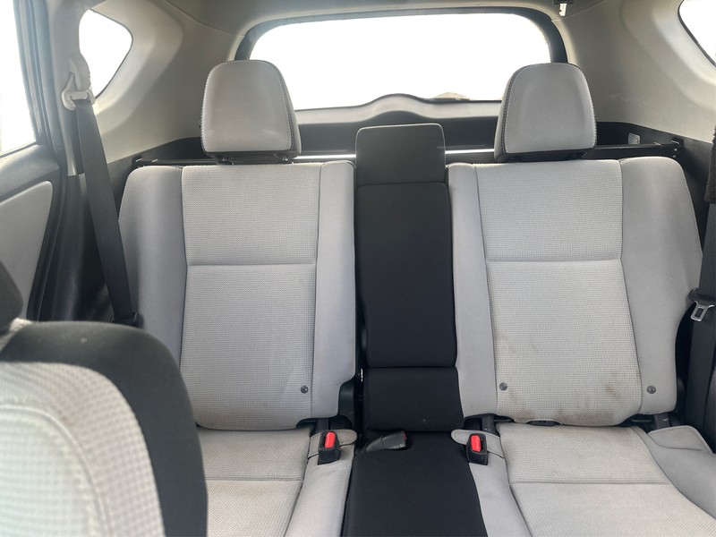 Toyota RAV4 Vehicle Full-screen Gallery Image 12