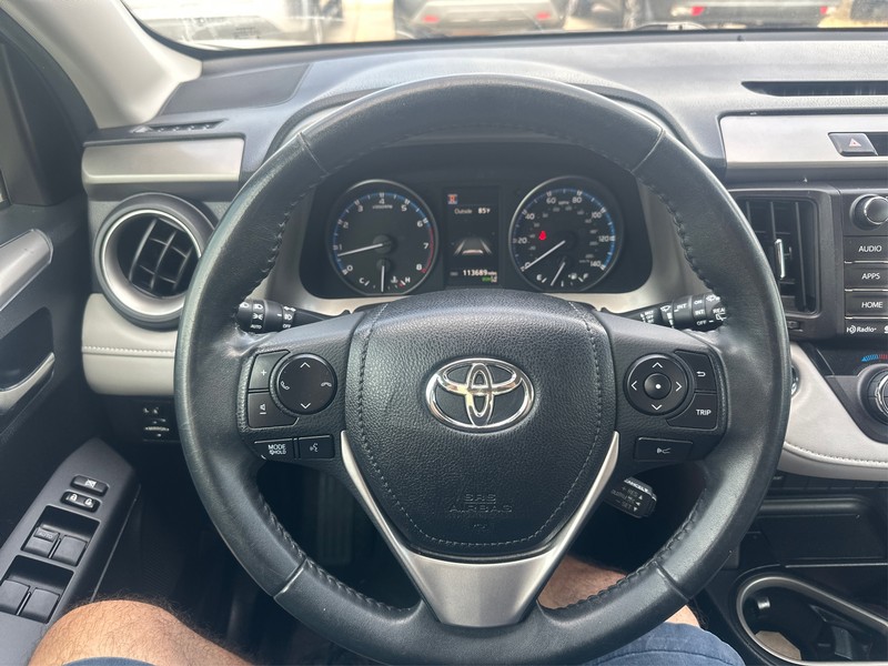 Toyota RAV4 Vehicle Full-screen Gallery Image 13