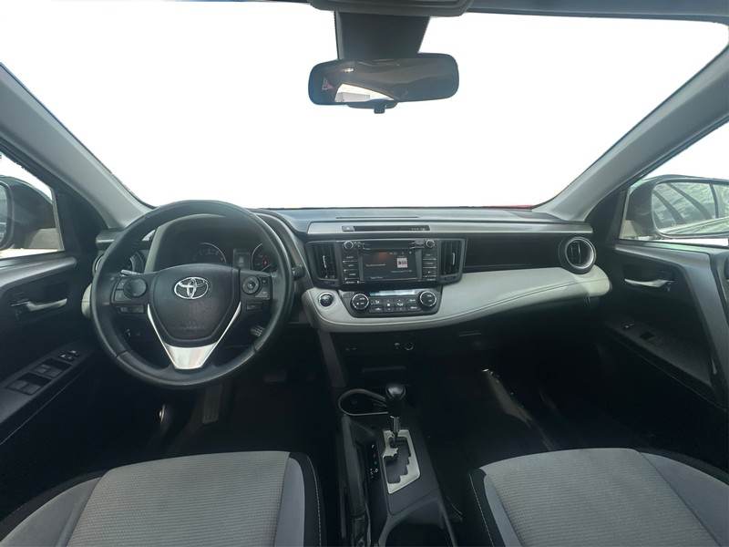 Toyota RAV4 Vehicle Full-screen Gallery Image 15