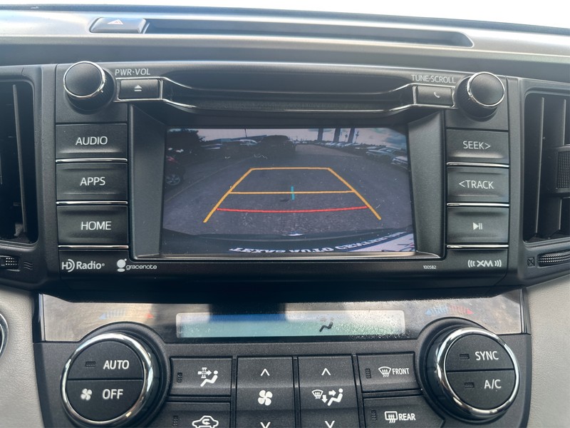 Toyota RAV4 Vehicle Full-screen Gallery Image 17