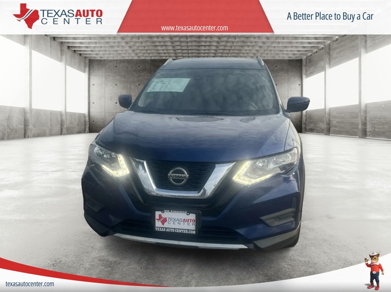 Nissan Rogue Vehicle Full-screen Gallery Image 3