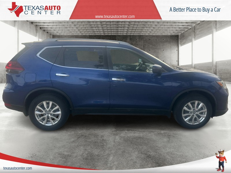 Nissan Rogue Vehicle Full-screen Gallery Image 4