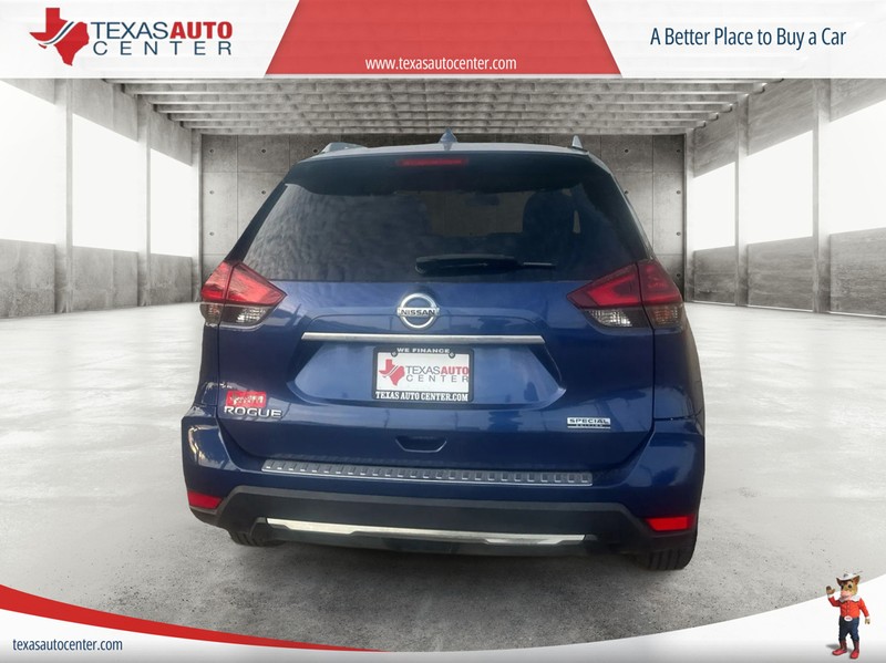 Nissan Rogue Vehicle Full-screen Gallery Image 6