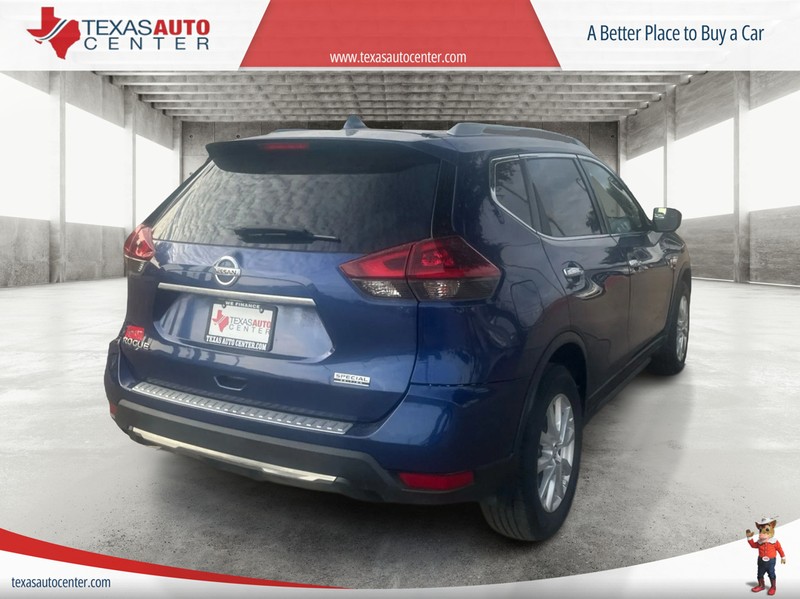 Nissan Rogue Vehicle Full-screen Gallery Image 7