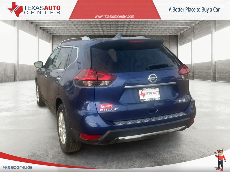 Nissan Rogue Vehicle Full-screen Gallery Image 8