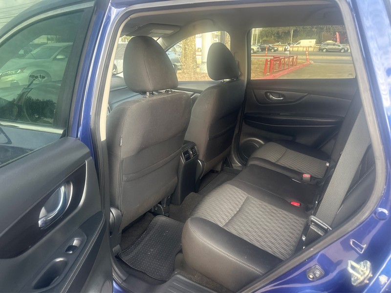 Nissan Rogue Vehicle Full-screen Gallery Image 10