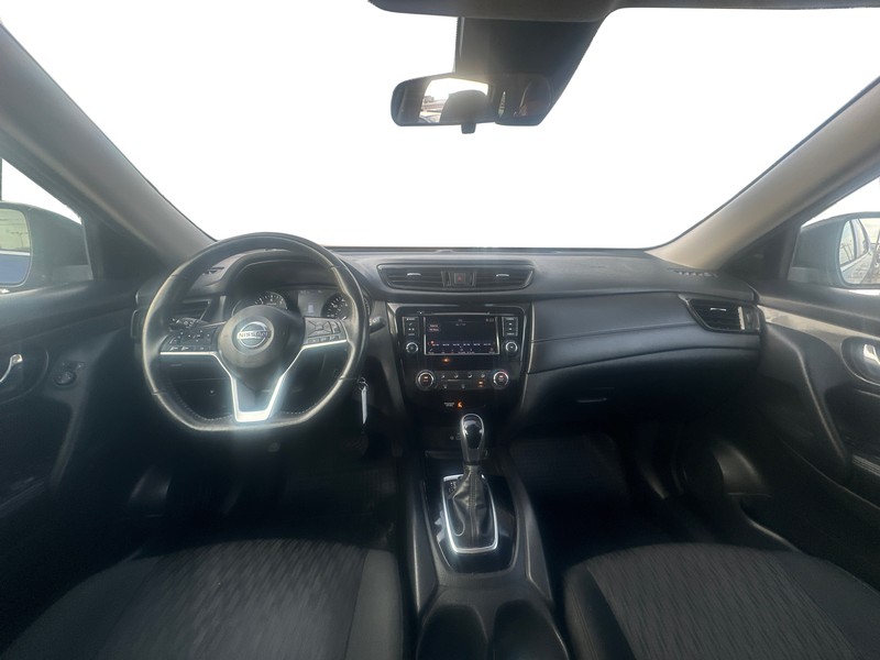 Nissan Rogue Vehicle Full-screen Gallery Image 15