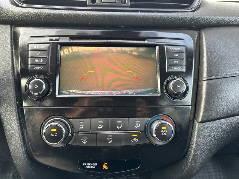 Nissan Rogue Vehicle Full-screen Gallery Image 17