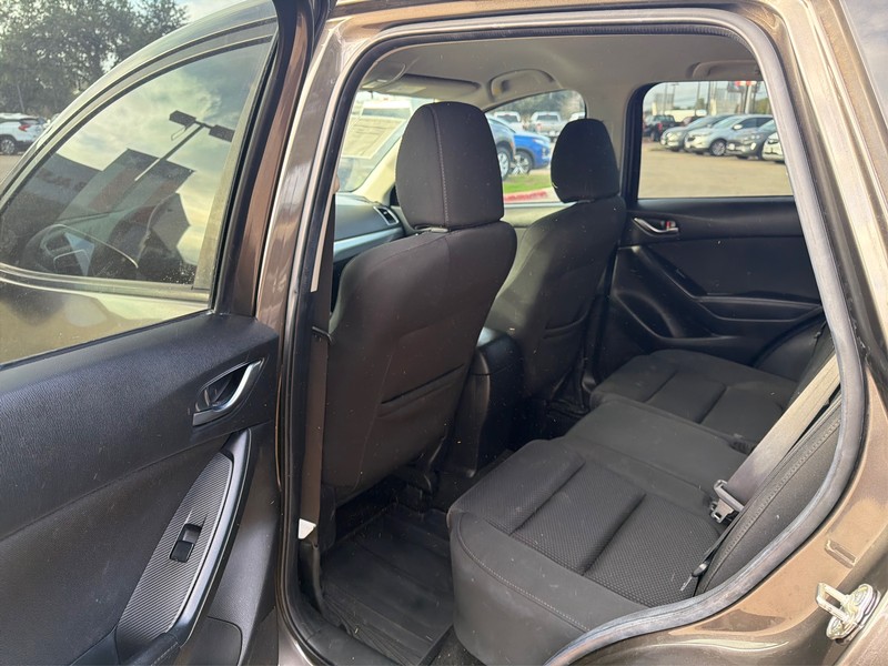 Mazda CX-5 Vehicle Full-screen Gallery Image 10