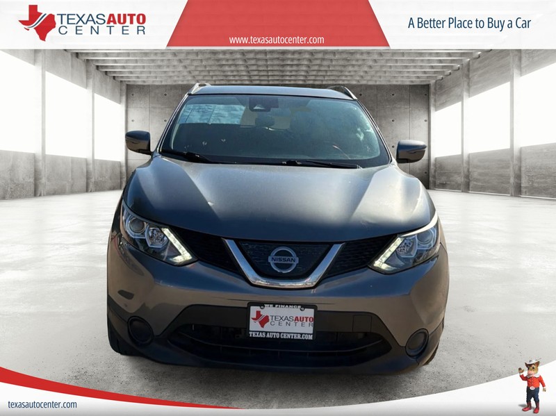 Nissan Rogue Sport Vehicle Full-screen Gallery Image 3