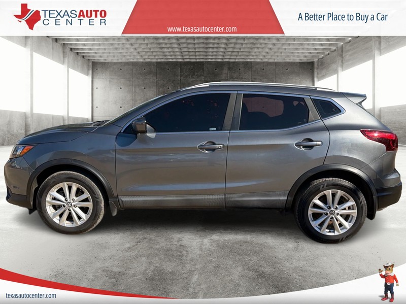 Nissan Rogue Sport Vehicle Full-screen Gallery Image 5