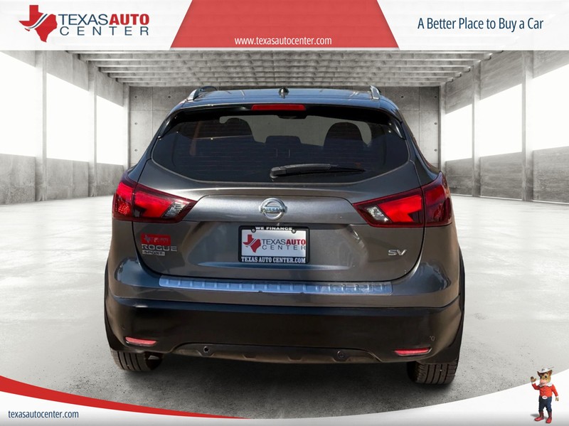 Nissan Rogue Sport Vehicle Full-screen Gallery Image 6