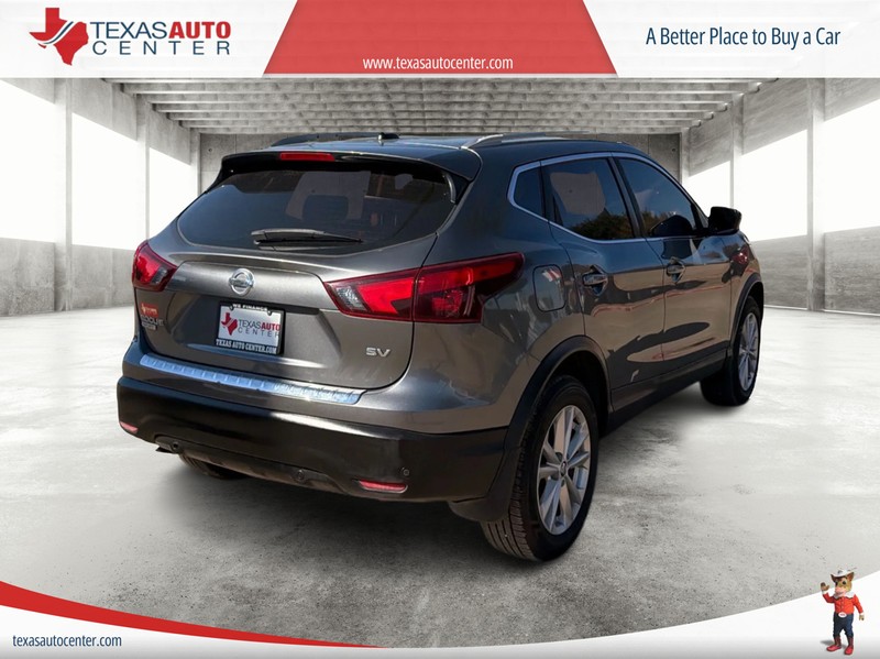 Nissan Rogue Sport Vehicle Full-screen Gallery Image 7