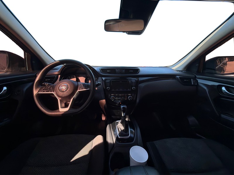 Nissan Rogue Sport Vehicle Full-screen Gallery Image 16