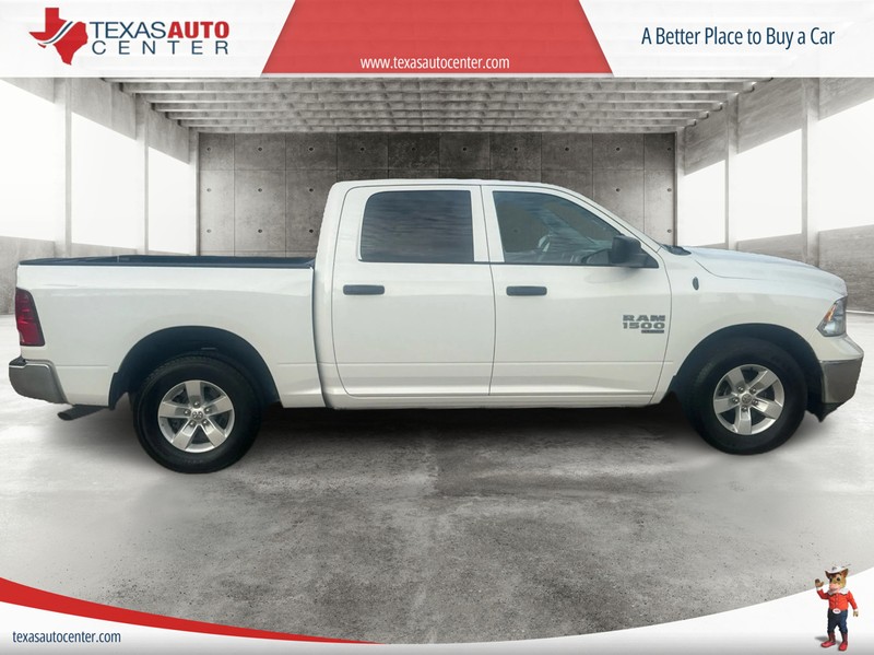 Ram 1500 Classic Vehicle Full-screen Gallery Image 4