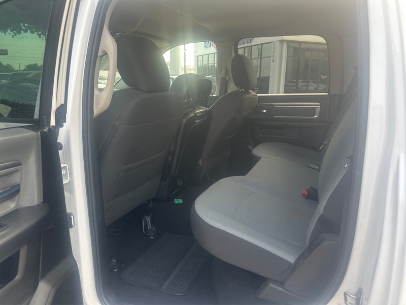 Ram 1500 Classic Vehicle Full-screen Gallery Image 10