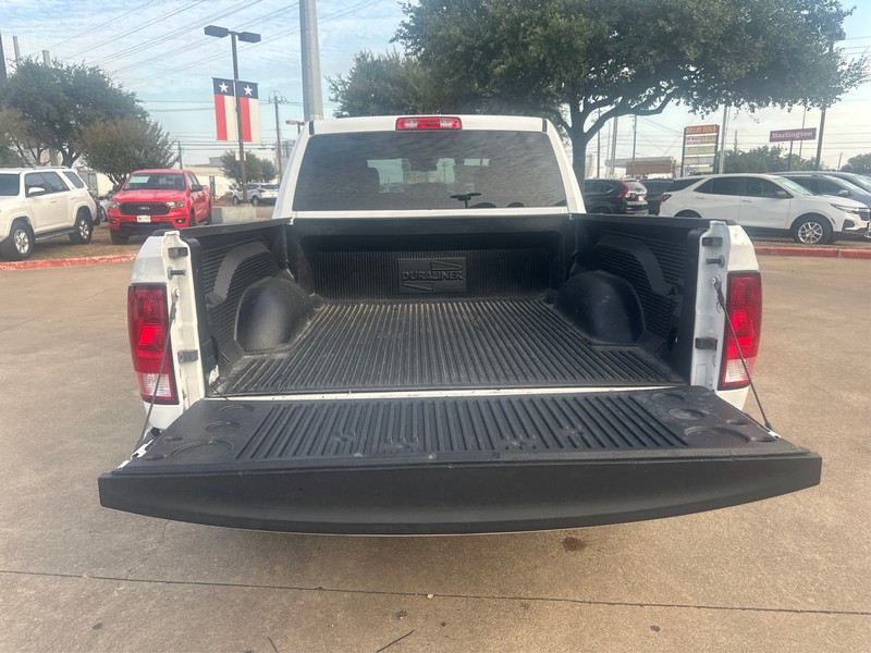 Ram 1500 Classic Vehicle Full-screen Gallery Image 11