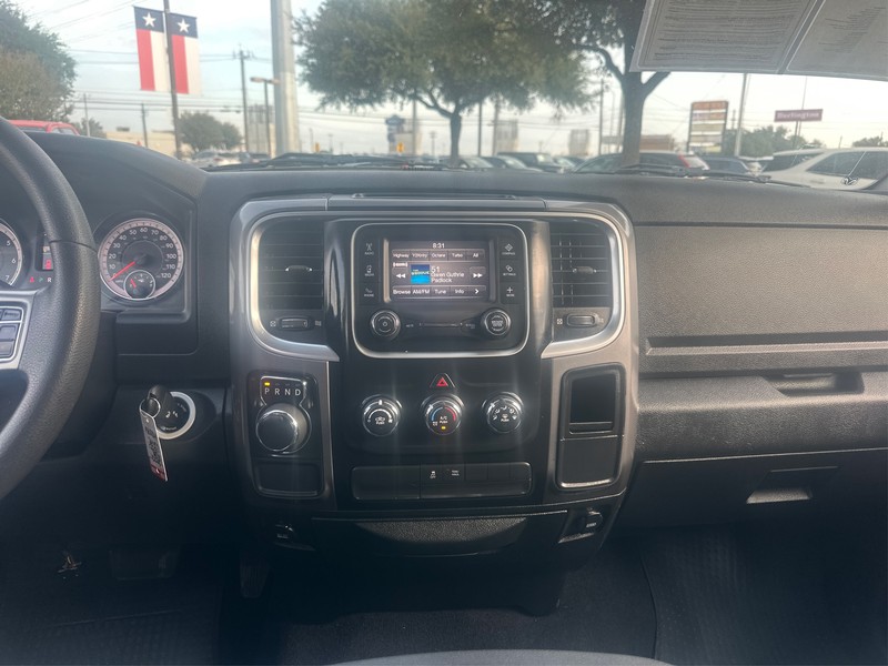 Ram 1500 Classic Vehicle Full-screen Gallery Image 12