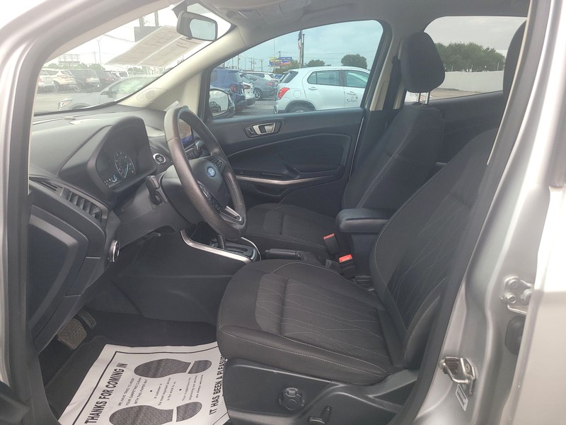 Ford EcoSport Vehicle Full-screen Gallery Image 9