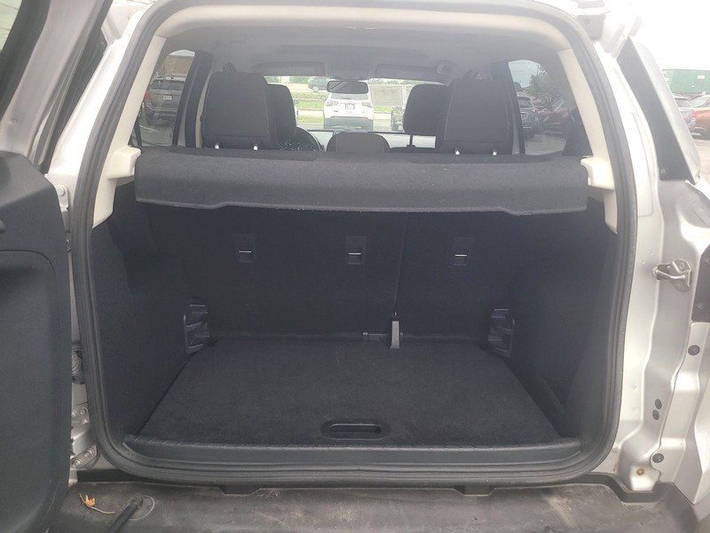 Ford EcoSport Vehicle Full-screen Gallery Image 11