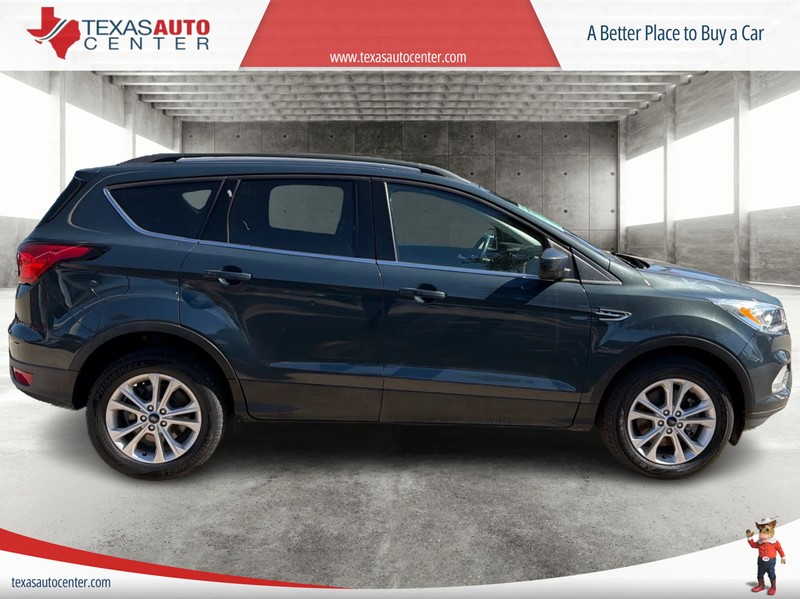 Ford Escape Vehicle Full-screen Gallery Image 4