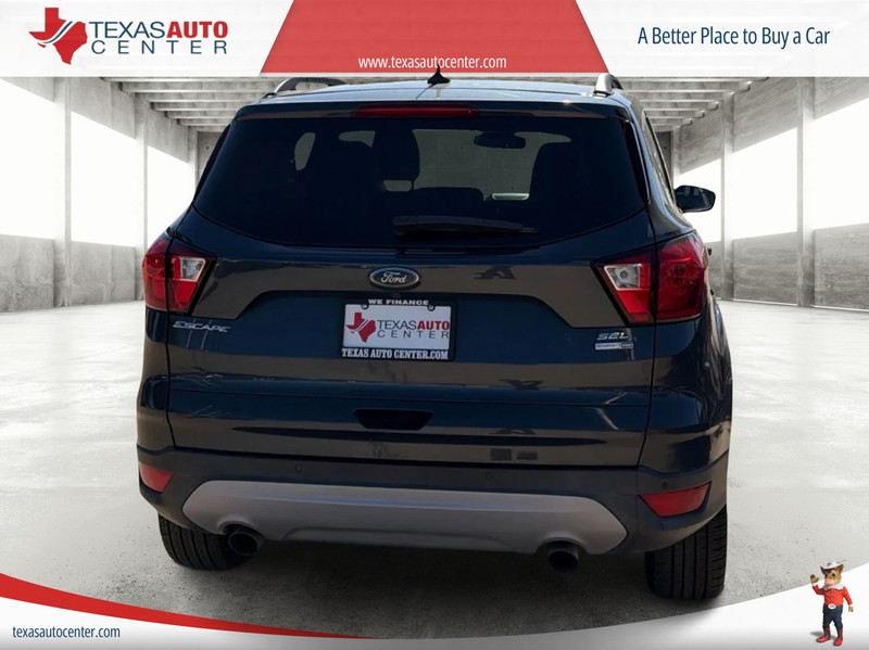 Ford Escape Vehicle Full-screen Gallery Image 6